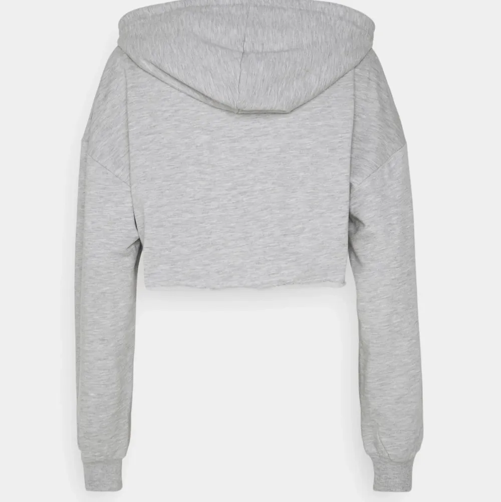 Superfin grå hoodie från bikbok, använd få gånger😊 storlek xs men sitter även som en s💕. Tröjor & Koftor.