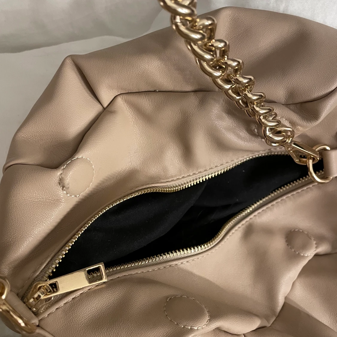 Beige väska med kedja - 91