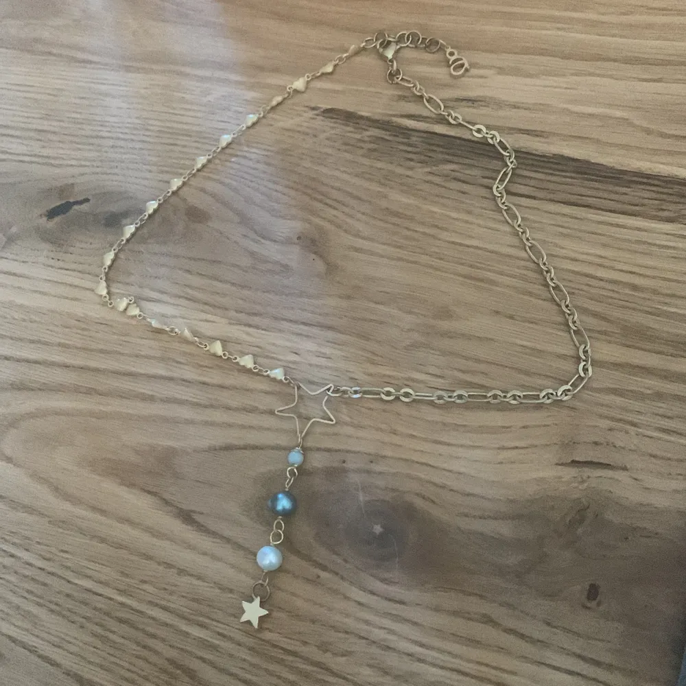 Med pärlor, stjärna och hjärtan, superfint halsband. Samfraktar!. Accessoarer.