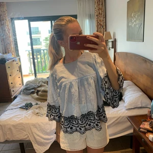 Blus/topp - Snygg blus med fina mönster! Väldigt najs till sommaren😇