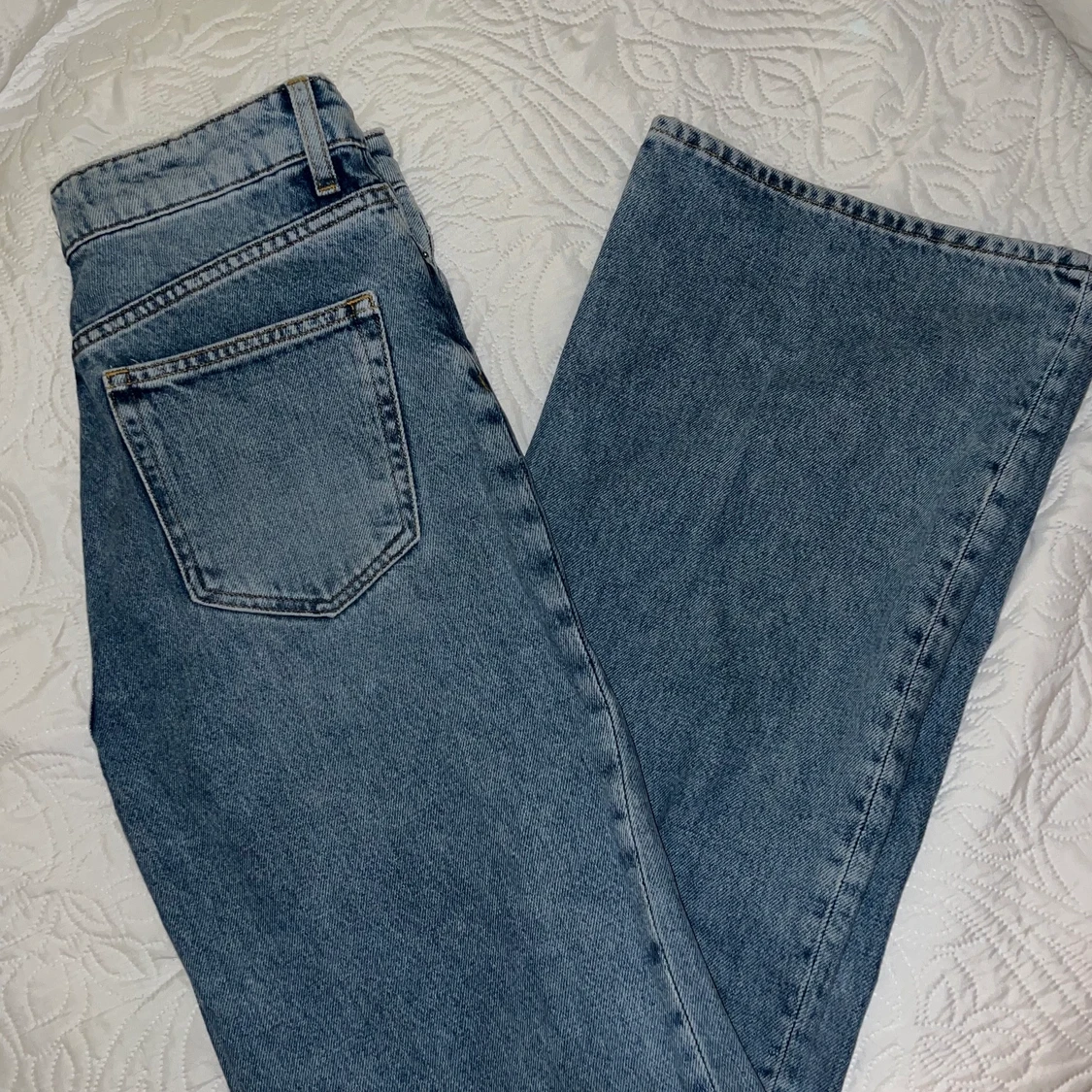 Väldigt vida jeans från H&M - 90