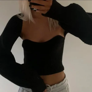 Bolero sett i svart  - ‼️‼️lånade bilder‼️‼️ Säljer min kompis bolero sett då hon inte använder det så hjälper henne sälja det ☺️ buda i kommentarerna eller privat!