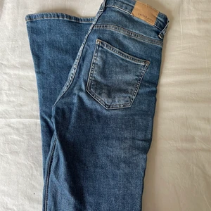 Bootcut jeans - Säljer dessa lowwaisted bootcutjeansen från gina❤️