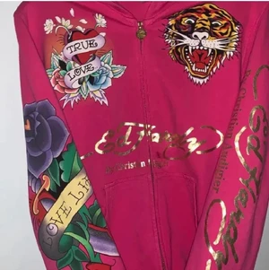 Rosa ed hardy - Asfin rosa ed hardy kofta med fina tryck. Kom med bud❤️