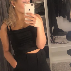 Topp - Snygg satin topp från Gina tricot, använd en gång