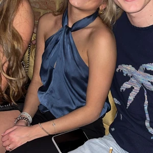 Ønskes kjøpt mango topp - Ønsker å kjøpe denne toppen i XS-S fordi jeg klarte æ miste min egen💙 Halterneck