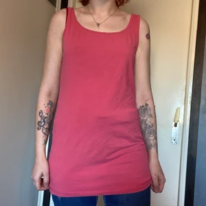 Enkelt linne - Fint skick. Osäker på storlek pga bortklippt lapp, men gissar på L