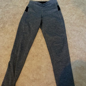 Tränings byxor - Gråa Träningsbyxor  från stadium i storlek 34