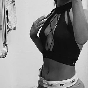 Topp med halterneck - Topp från NAKD. Använd enstaka gång. Öppen rygg.