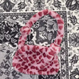 Fluffig rosa leopard väska💘 aldrig andvändt 