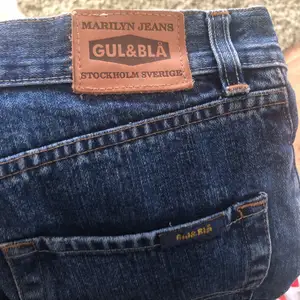 Gul & blå jeans. Vintage 29/30 små i storlek