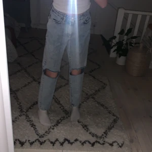Jeans🤍 - Jätte sköna kostade 400kr. Jätte sköna, mjuka, passar bra runt midjan!