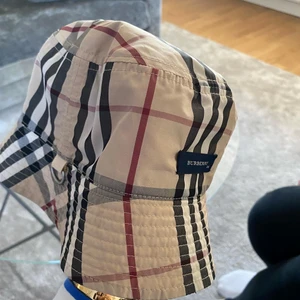 BURBERRY HATT - VINTAGE, inget kvitto därav priset, 