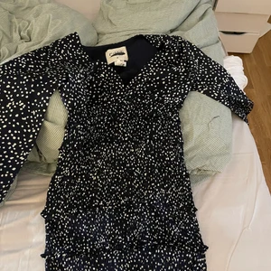 Klänning  - Köpt i usa, storlek m. Aldrig använd 