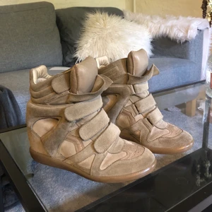 Isabel marant - Säljer mina marant då dom inte kommer till användning längre. Det är andvända men fortfarande i bra skick. Storlek 38. Skriv om ni vill ha mer info, pris kan även diskuteras.