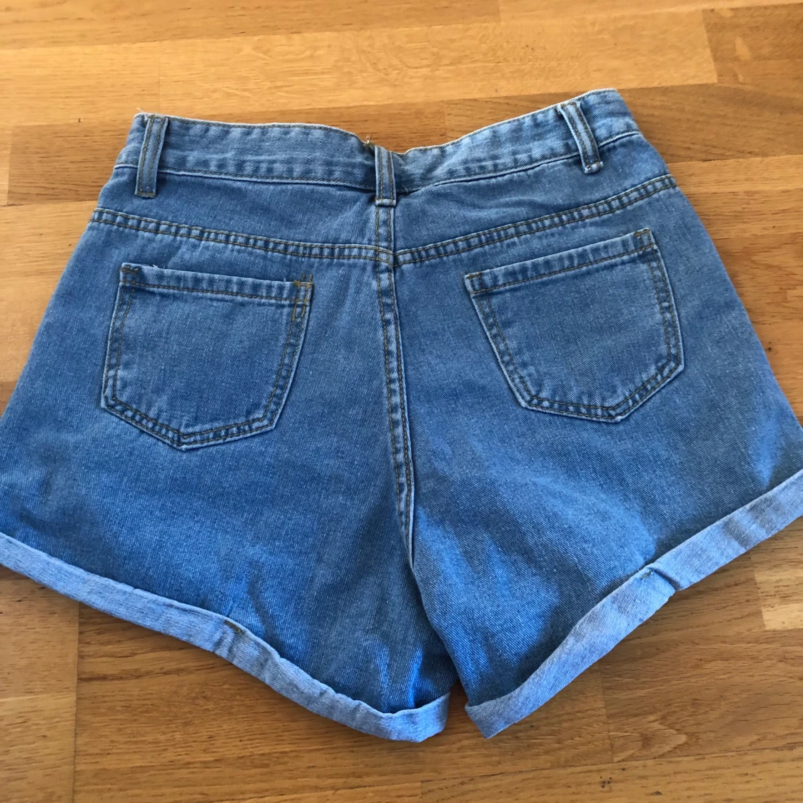 blommiga shorts storlek M - 90