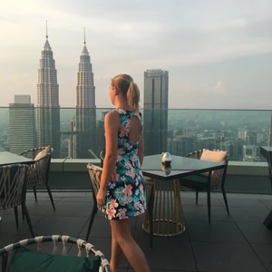 Blommig klänning  - En söt klänning i storlek s, perfekt till sommaren. Köparen står för frakten.