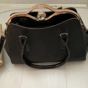 150 - Väskan är som ny ! 