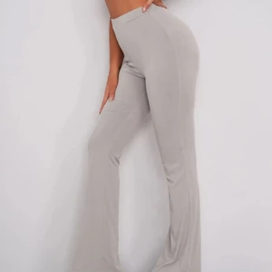 Byxor från shein  - Helt nya aldrig använda bara testade. Materialet är jättemjukt, säljer pga fel storlek. Dem är i storlek M