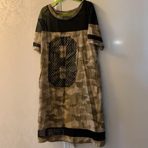 t-shirt klänning strl 36 - En t-shirt klänning från H&M aldrig använt. köparen står för frakten!