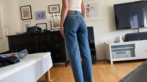 Levis ribcage jeans - Säljer mina ribcage pga för stora! Bra skick, storlek 25 i midjan och 28 i längd! Nypris 1099kr men du får de för 400kr! Om det finns flera köpare så blir det budgivning!