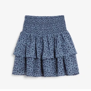 Blå kjol  - Hej! Jag säljer min blå kjol från Kappahl. Den är i storlek 170 som passar xs-s. Den är jättefin och perfekt till sommaren. Den är slutsåld nu. Köparen står för frakten 💕