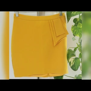 Yellow skirt from Rules by Mary -  Purchasing price :1200 SEk Selling price : 250 SEK