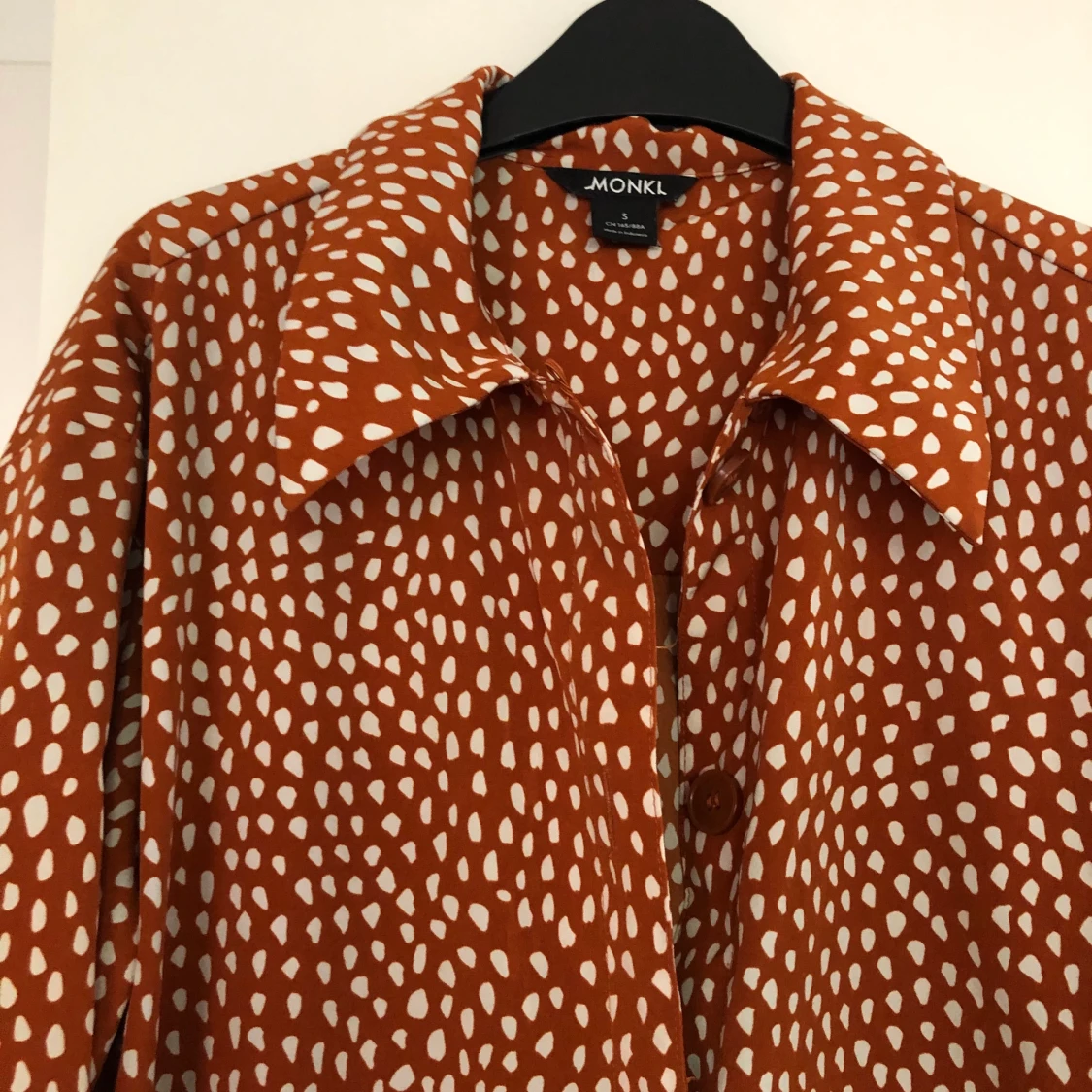 Fin prickig klänning från Monki - 90