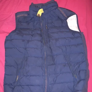 Pjs väst - Säljer min pjs väst eftersom den inte kommer till användning mer köptes förra vintras