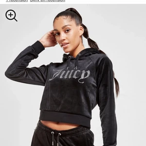 Juicy hoodie  - Använd tre gånger  och inte till användning för mig längre. Fint skick och st s. Kostar egentligen 780 men säjer den för 390