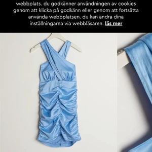 Klänning Gina tricot  - Säljer denna fina klänning från Gina tricot i storlek 40 men är mer en 38 (dvs strl M). Fint skick då den endast är testad så säljs pga fel storlek, nypris 499:- mitt pris 200:-