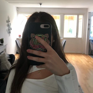 Tröja från Gina i storlek XXS  - Jätte fin vit tröja kommer inte till användning minns tyvärr inte nypriset men jag säljer för 80. Passar även S