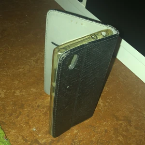 Sony L1 fodral - Svart Sony L1 fodral med magnet, använd i några månader men inga fel alls. KÖPT FÖR 199