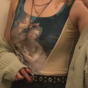 Ängel corset topp - Stylish ängel corset topp köpt här från Plick. Är lite liten på mig så säljer vidare💛 den har corset boning på sidorna