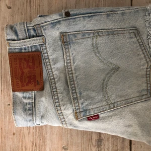 Ljusa jeans shorts från Levis - Snygga, sköna shorts nu till sommaren