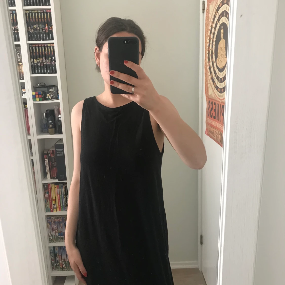 Svart långklänning med djup rygg