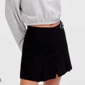 svart kjol  - söt basic svart kjol💞 knappt använd