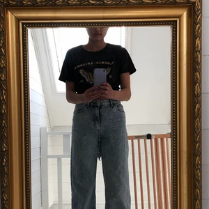 Blå byxor  - Hej! Säljer dessa super snygga nya byxor som jag använt 2 gånger men som blivit för små nu. Stolek 25 