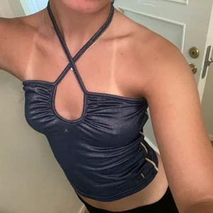 skitsnygg halterneck topp  - Köpt secondhand, asball men kommer inte till användning
