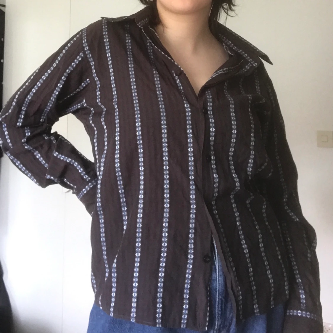 Brun Skjorta med blommönster