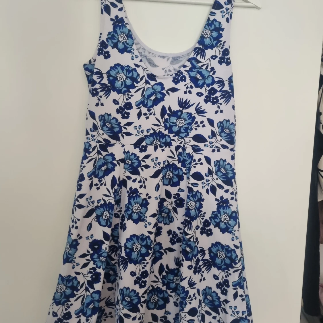 Blå blommig klänning  - 90
