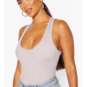 Ribbad body - Superfin ribbad body! Storlek 38 men skulle säga att den passar mer som en 36/34 (aldrig använd helt ny)