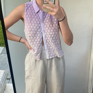 Sommartopp  - Supersöt sommartopp med virkade blommor! Frakt tillkommer 💕