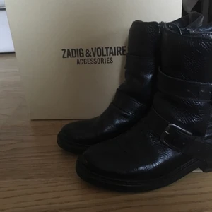 Zadig & voltaire ginger boots - Tjeckar intresset för mina extremt snygga och sparsamt anvönda boots från zadig! Dom är i storlek 37 och köpta för 490 euro! Buda i kommentarerna om du är intresserad’❤️