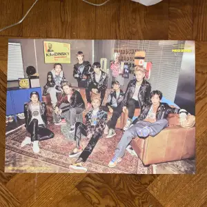 NCT127 poster från deras Neo Zone album. det är hål i hörnen från när jag satte upp den på min vägg emn det är inet som man märker :) kan mötas upp i stockholm och frakta (köparen står för frakten) TAR BARA SWISH!! vi har flera olika pälsdjur i hemmet men  vi tvättar alltid sakerna innan de skickas <3