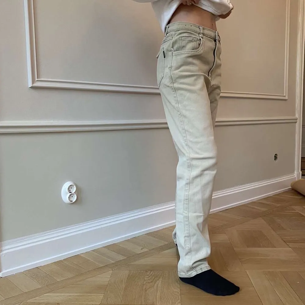 Skit snygga unika beiga jeans från lululemon! Köparen står för frakten💕. Jeans & Byxor.