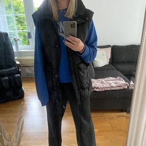 Svart väst - Säljer min svarta väst från nakd i storlek 38💕👌🏼