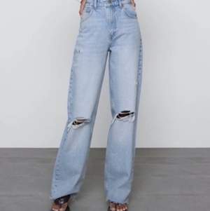 Raka jeans från Zara i strl 34, kommer inte till användning längre. De är avklippta 5 cm och passar mig som är 164 