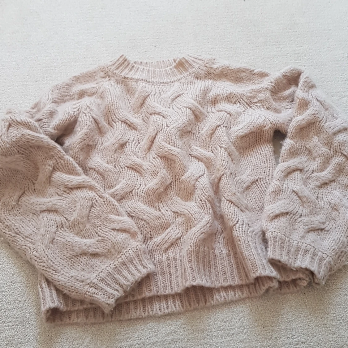 Begie Kabel stickad tröja