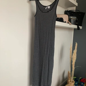 Långklänning - Randig långklänning🤍